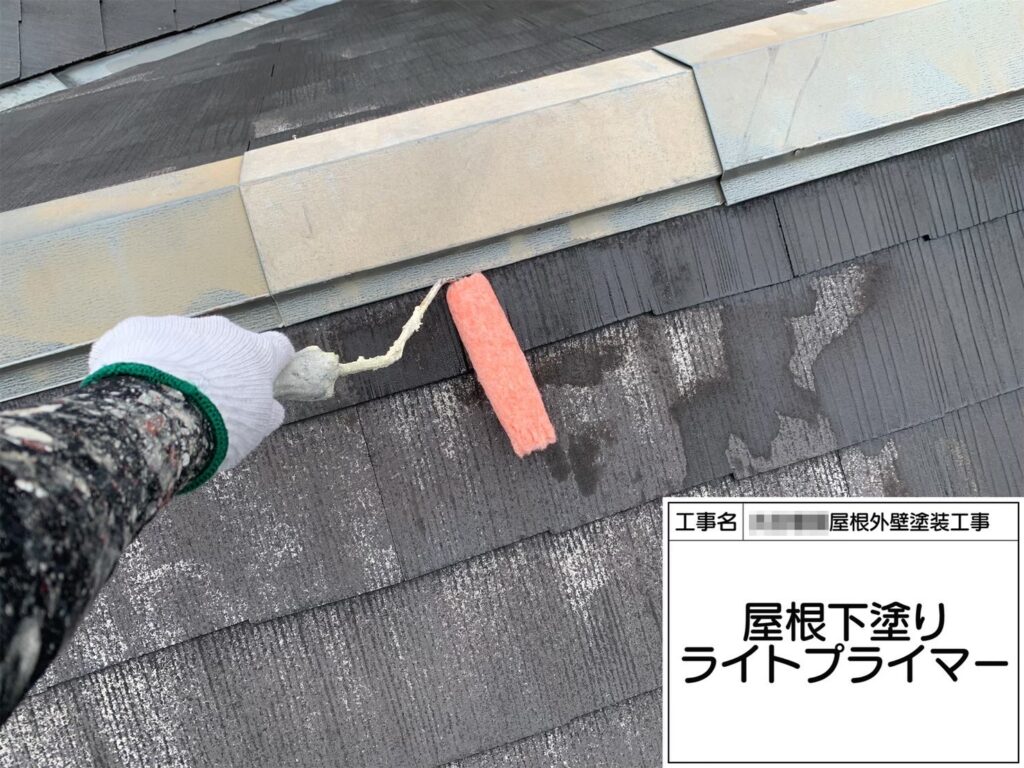 大阪府河内長野市　O様邸　屋根・外壁塗装工事　スレート屋根の下塗り　ABFライトプライマー