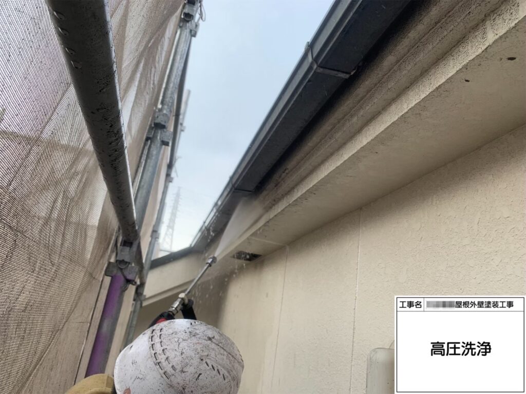 大阪府河内長野　O様邸　屋根・外壁塗装工事　外壁と屋根の高圧洗浄