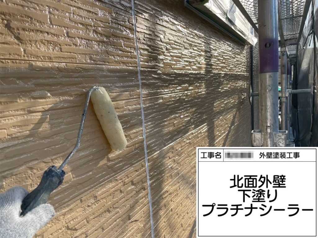 大阪府八尾市　A様邸　外壁塗装工事　外壁塗装の下塗り　3回塗りが基本！