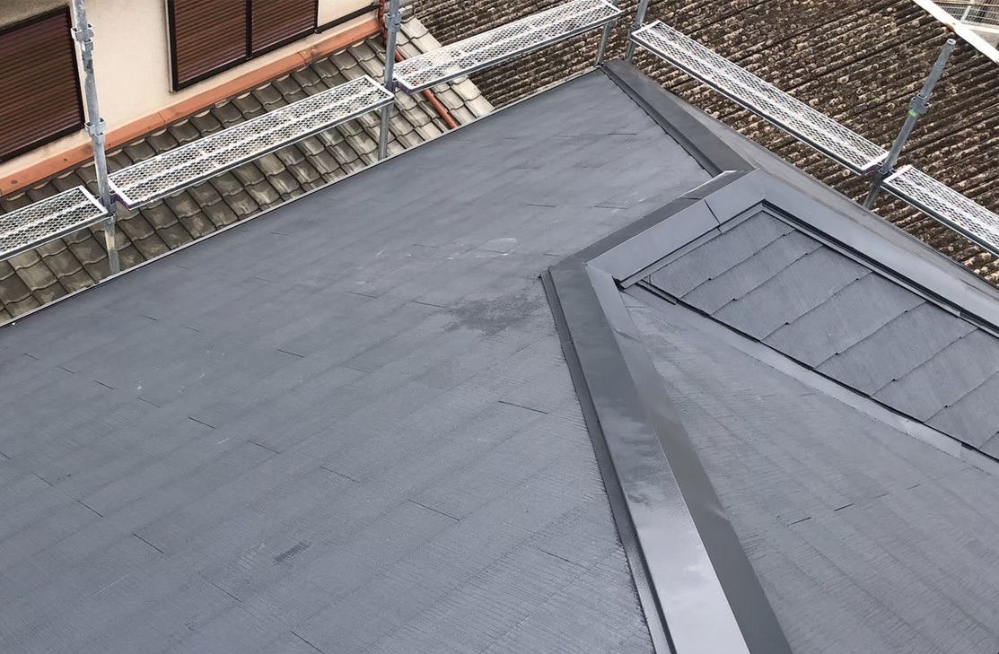 防水を高める屋根のコーキング工事