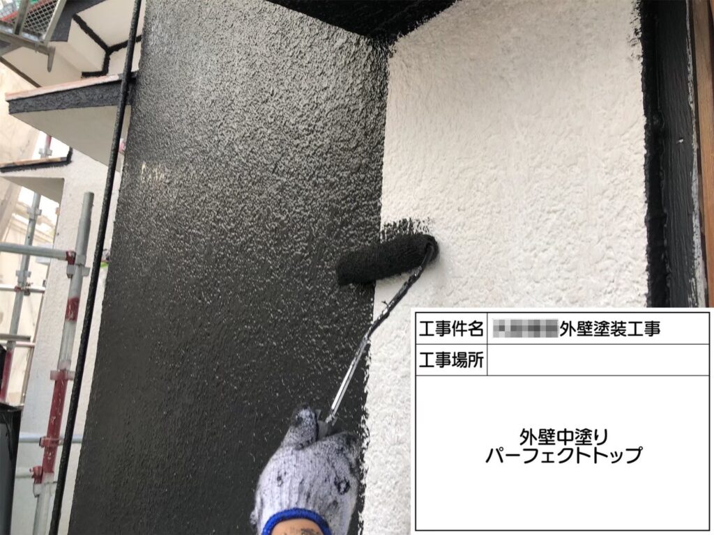 大阪府岸和田市　O様邸　屋根・外壁塗装工事　外壁の仕上げ塗装