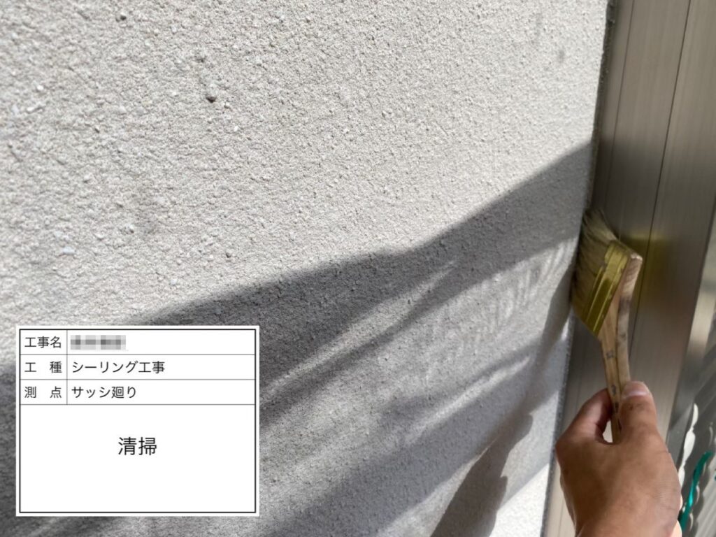 大阪府河内長野市　M様邸　屋根・外壁塗装工事　開口部シーリングの増し打ち工事