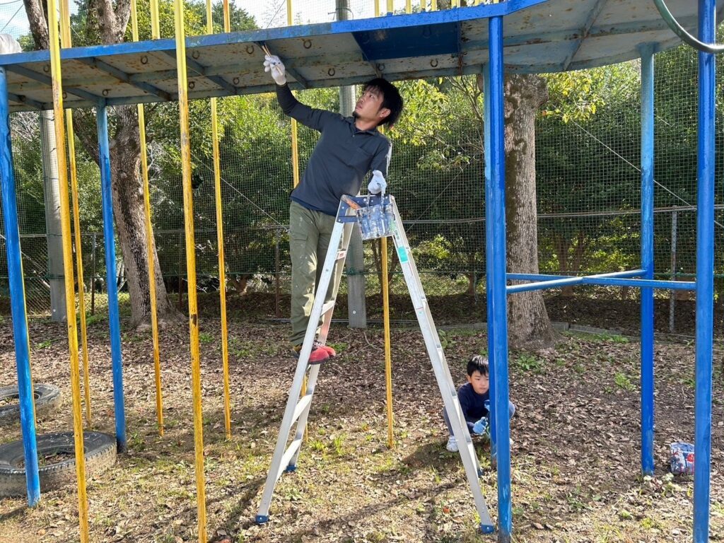 大阪府河内長野市　石仏小学校で塗装ボランティア活動をしてきました！