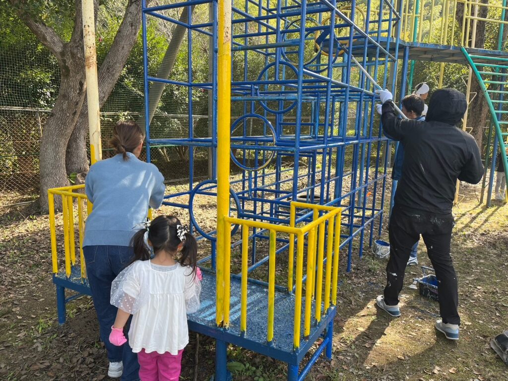 大阪府河内長野市　石仏小学校で塗装ボランティア活動をしてきました！