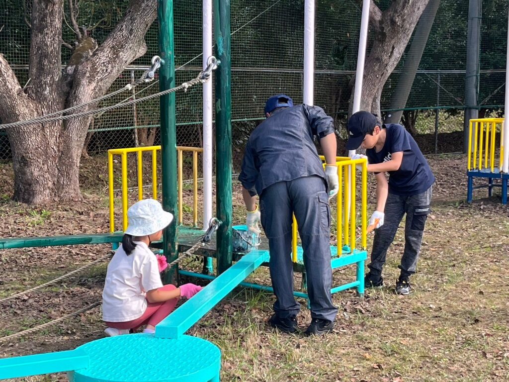 大阪府河内長野市　石仏小学校で塗装ボランティア活動をしてきました！