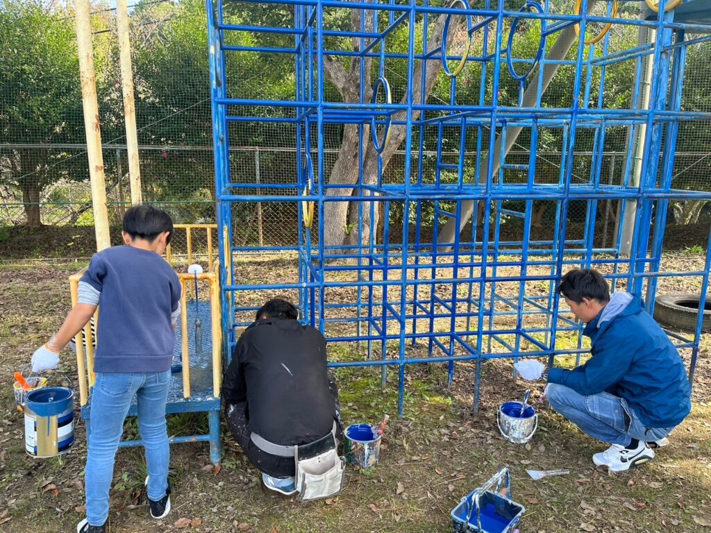 大阪府河内長野市　石仏小学校で塗装ボランティア活動をしてきました！