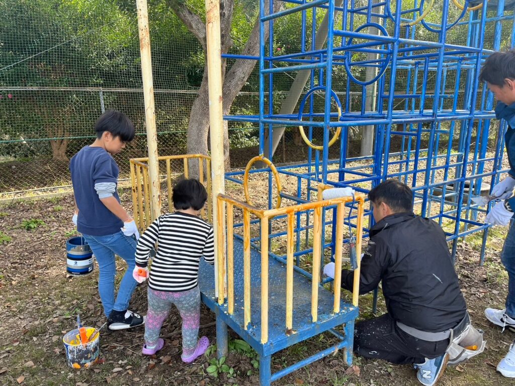 大阪府河内長野市　石仏小学校で塗装ボランティア活動をしてきました！