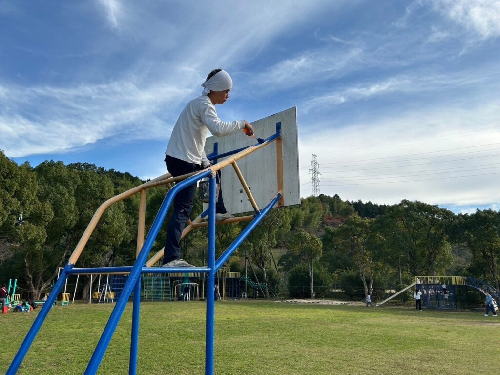 大阪府河内長野市　石仏小学校で塗装ボランティア活動をしてきました！