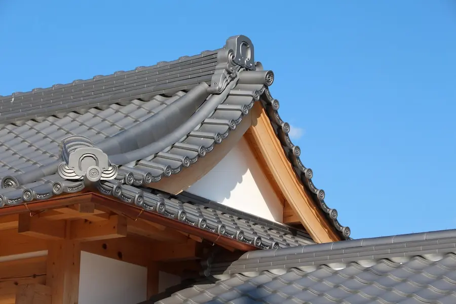 日本瓦の江戸文化の大屋根 屋根をつくる日本瓦の種類と名称を詳しく解説 - 大阪の屋根工事