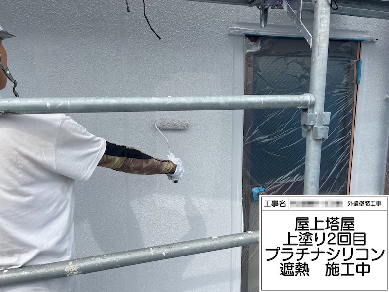 外壁塗装上塗り 紫外線に負けないプラチナシリコンで仕上げ｜大阪府堺市