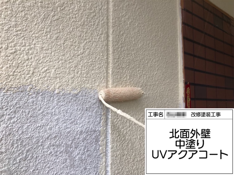 和歌山県橋本市｜外壁塗装の中塗り〜上塗り UVアクアコート塗布