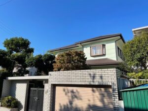 外壁塗装工事が完了！足場の撤去と清掃作業をレポート｜大阪府河内長野市美加の台