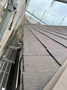 大阪府河内長野市美加の台｜雨樋交換工事 水勾配と吊り金具の設置