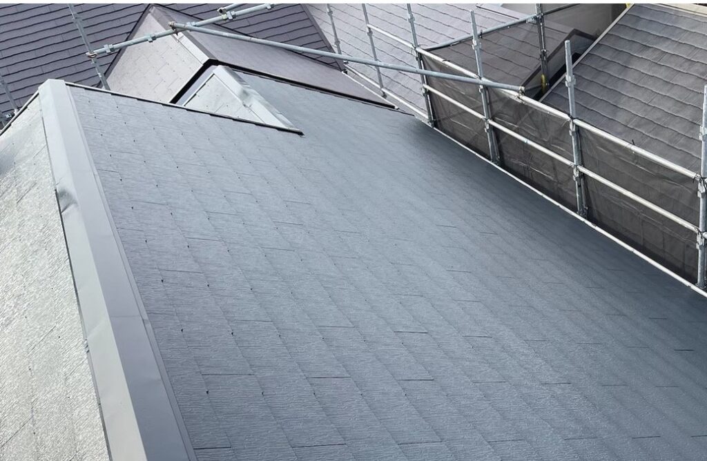 急勾配屋根のお住まいに必要な屋根足場とは?