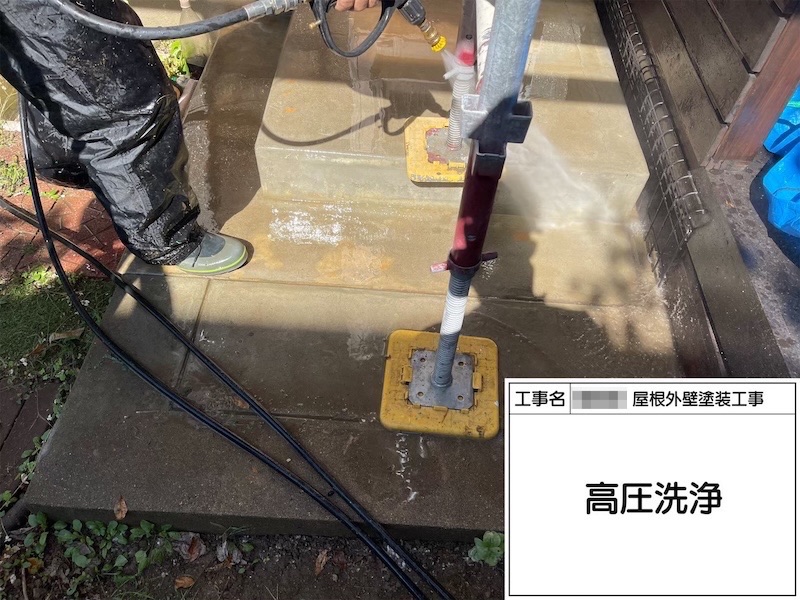 玄関タイルと勝手口のたたきを洗浄しました｜大阪府河内長野市美加の台