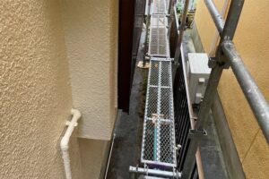 狭小地でも足場を設置できる？工事を始める前に押さえておきたい足場のポイント