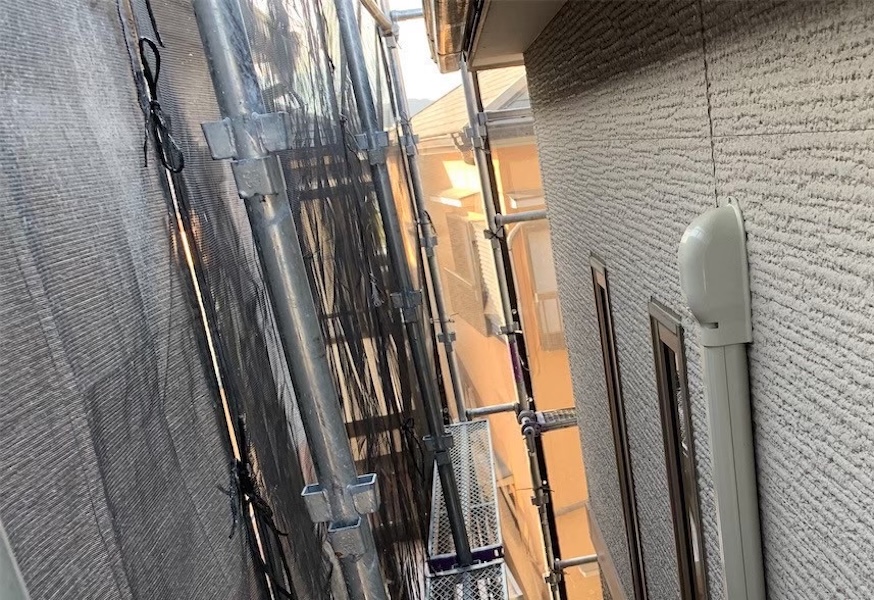 狭小地でも足場を設置できる？工事を始める前に押さえておきたい足場のポイント