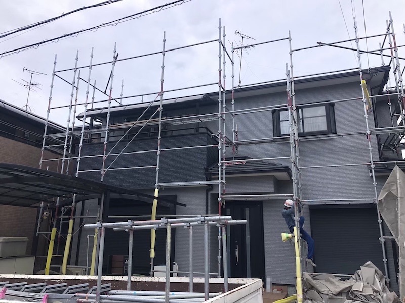 大阪府阪南市|屋根水切り塗装とエアコンホーステープ巻き〜足場解体〜床下調査〜施工後
